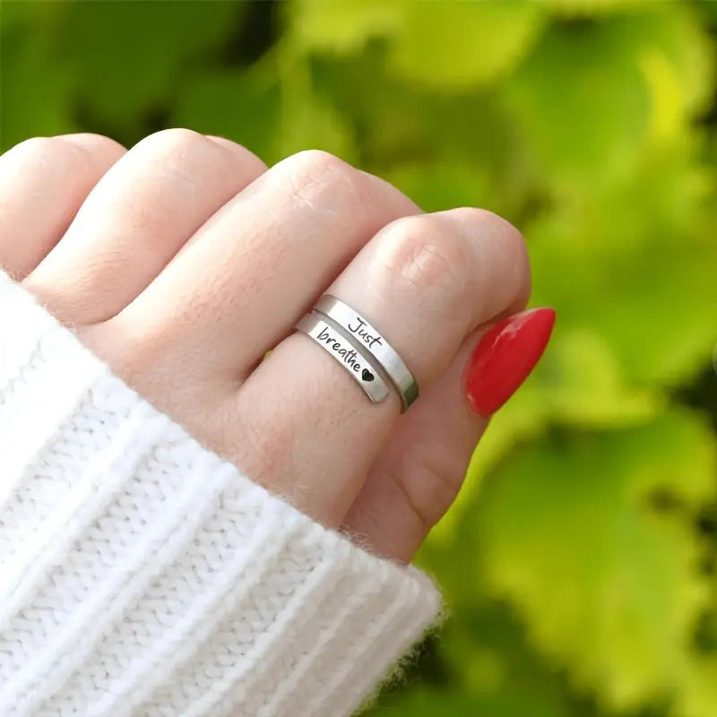 Anillo de corazón en espiral plateado