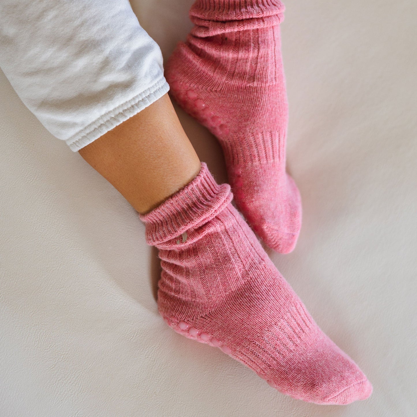 Serene Socks – Chaussettes antidérapantes en laine mérinos pour adultes – Corail – 1 paire