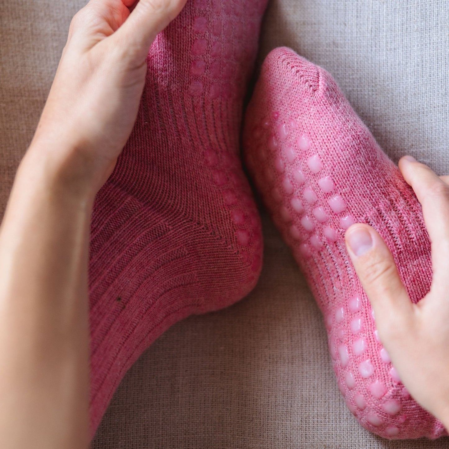 Serene Socks – Chaussettes antidérapantes en laine mérinos pour adultes – Corail – 1 paire