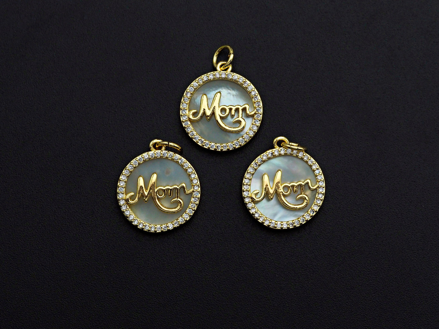 Colgante/dije redondo con incrustaciones de nácar con letras "MOM", dije con forma de letras "Mom", 16 mm, regalo para el Día de la Madre, SKU#Z791