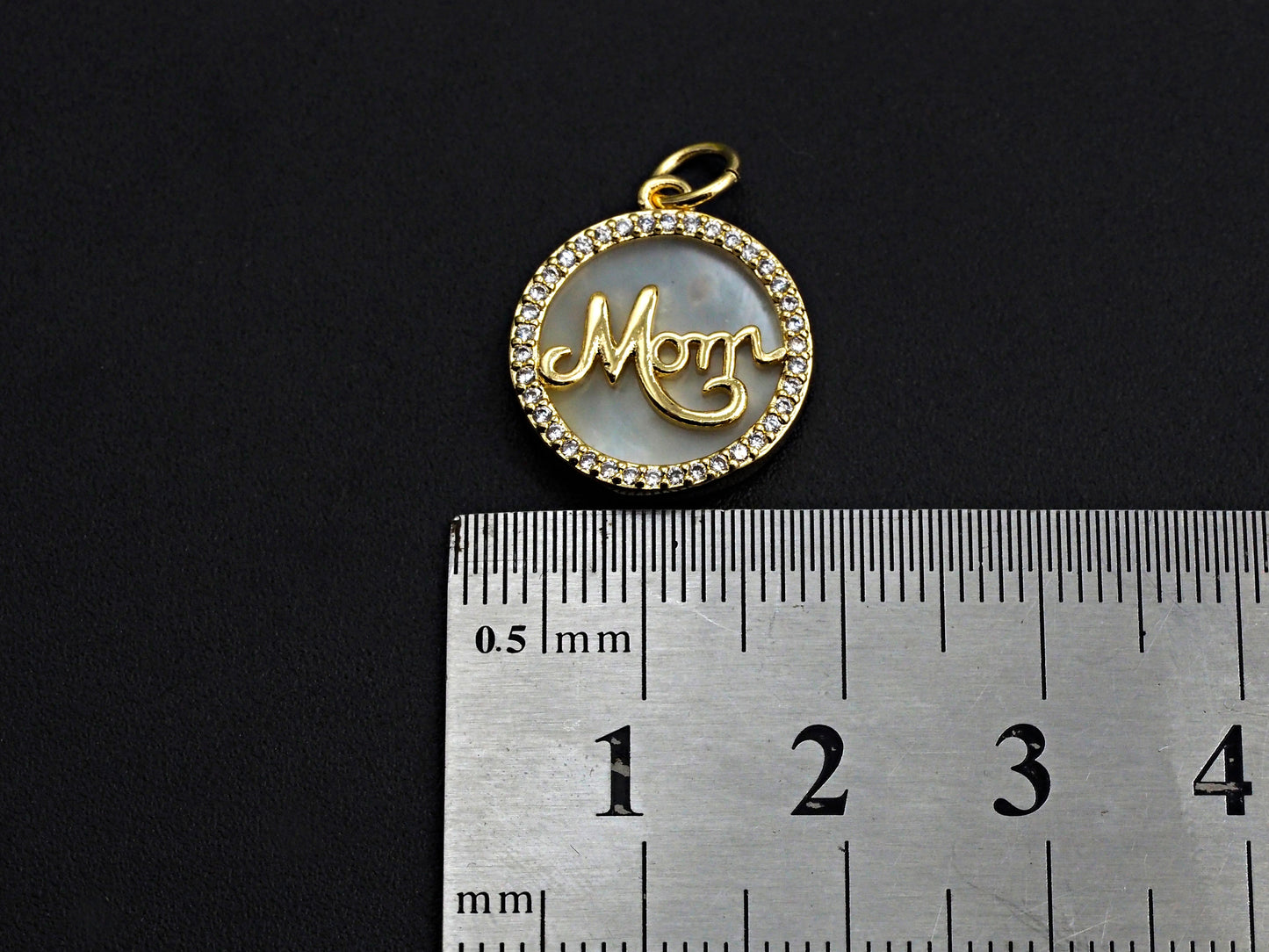Colgante/dije redondo con incrustaciones de nácar con letras "MOM", dije con forma de letras "Mom", 16 mm, regalo para el Día de la Madre, SKU#Z791