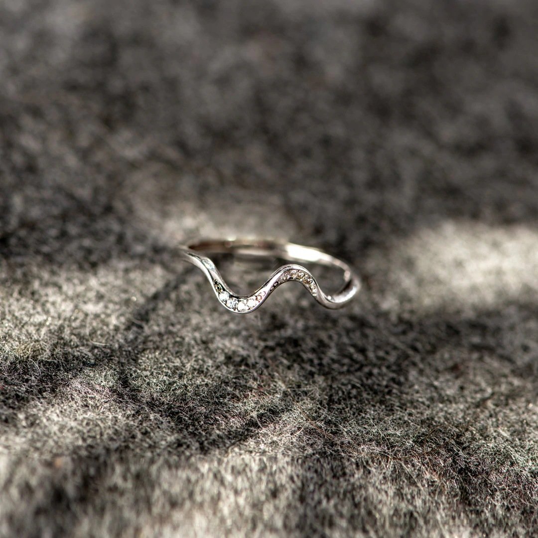 Anillo de plata Ola de agua en diseño de moda
