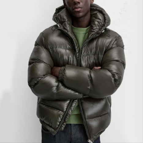 Manteau court à capuche noir en duvet – Chaud et confortable