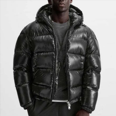 Manteau court à capuche noir en duvet – Chaud et confortable