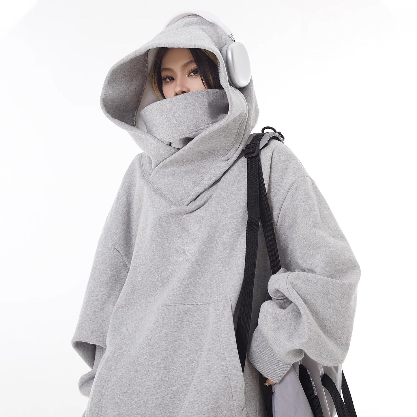 Sudadera con capucha, forro polar y cuello alto holgado