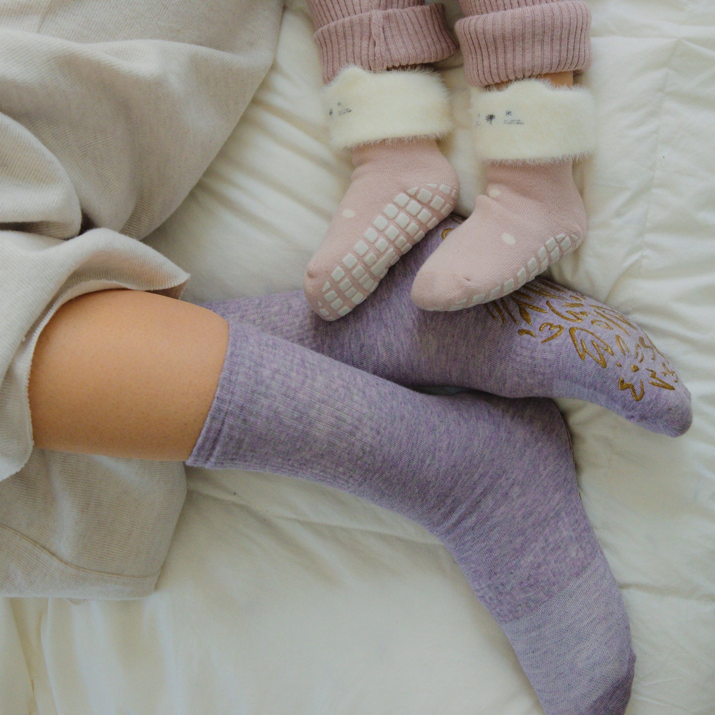 Calcetines Serene - Calcetines antideslizantes de algodón orgánico para adultos - 4 estaciones - Lavanda - 2 pares