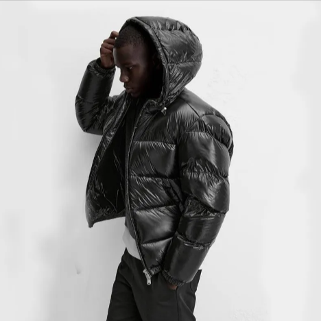 Manteau court à capuche noir en duvet – Chaud et confortable