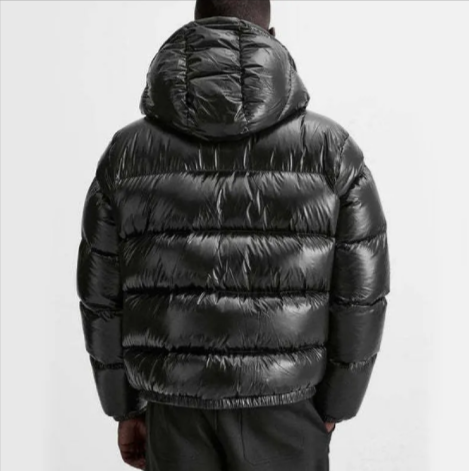 Manteau court à capuche noir en duvet – Chaud et confortable