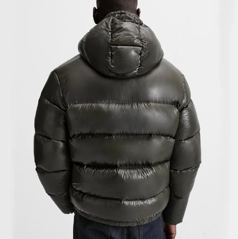 Manteau court à capuche noir en duvet – Chaud et confortable